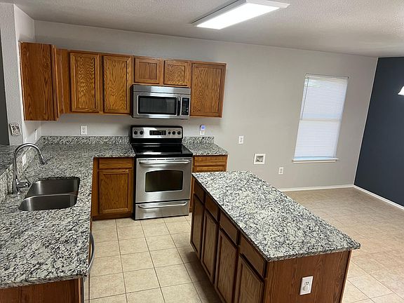 4th image of 2821 Bluffs Ct