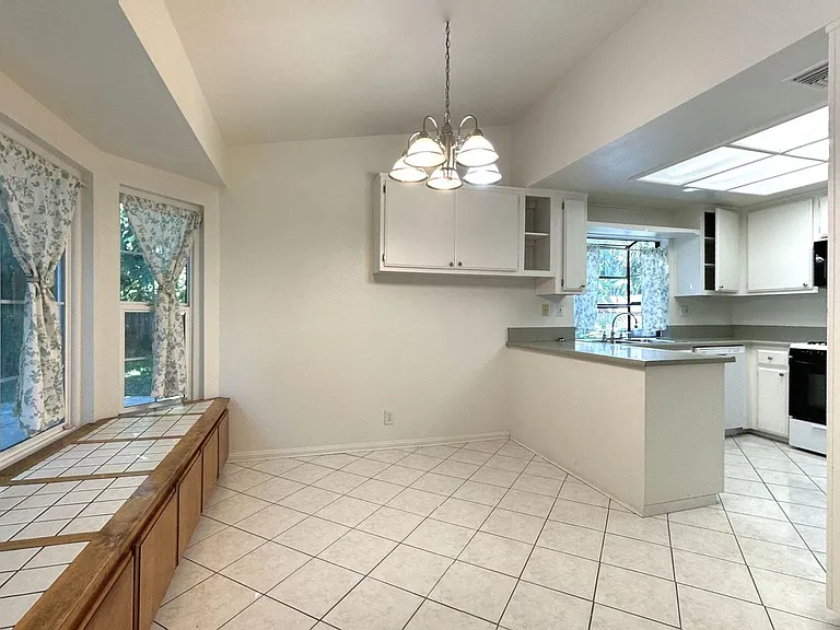 6064 Laura Ln — Photo 7