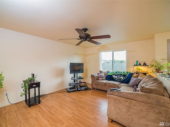 3rd image of 2816 178th Pl NE