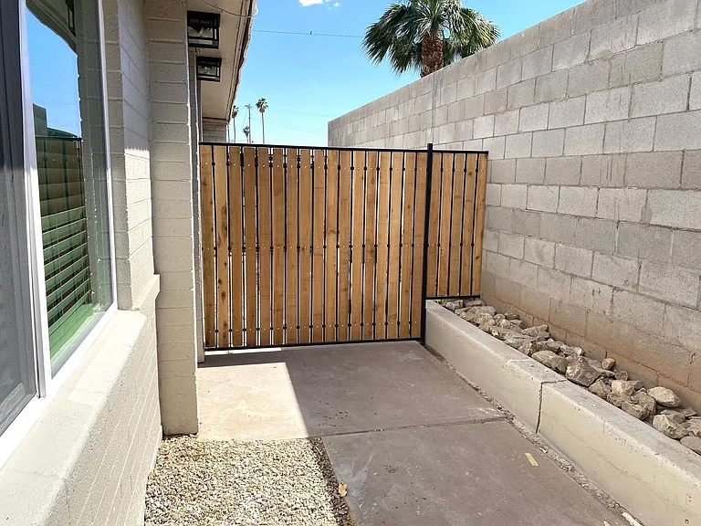 1150 E Orange St — Photo 13