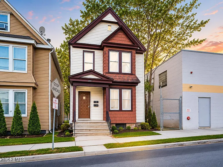 81 Holmes St — Photo 1