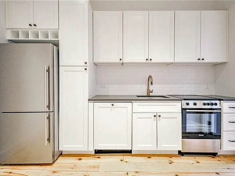 291 Metropolitan Ave #2A — Photo 1