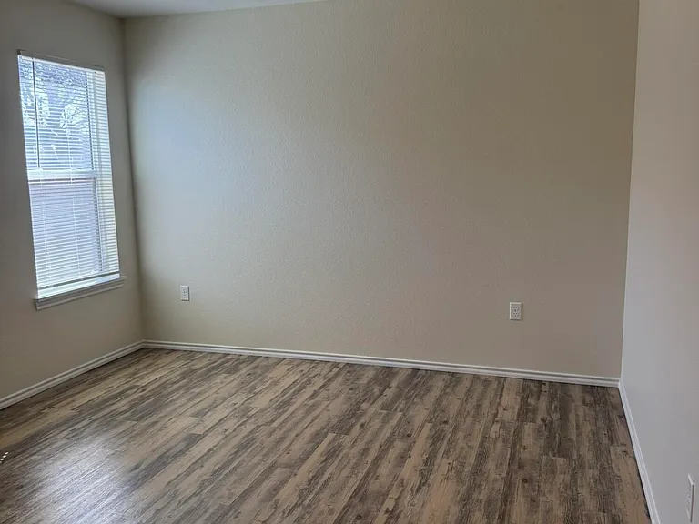 321 N Sherman Ave — Photo 9