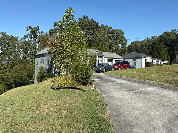 3rd image of 1215 Marijon Dr