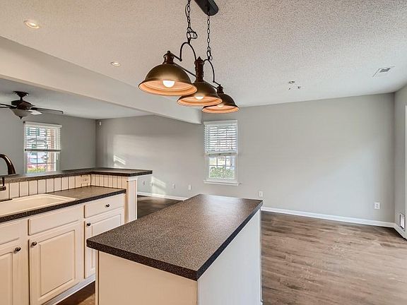 5th image of 107 Westbury Dr