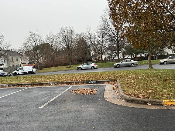 Visitor parking spots availale in front of the house. 1 assigned parking included in the rent.