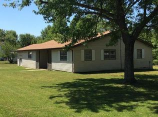 1413 Thomas Dr, Lebanon, MO 65536