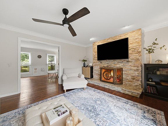 3rd image of 662 Bent Ridge Ln