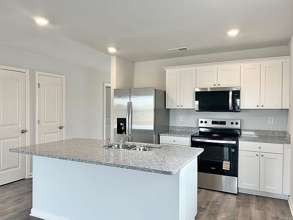 3rd image of 3508 Hawthorn Way