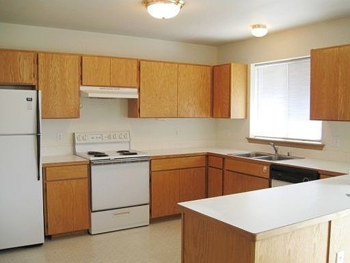 3rd image of 835 New York Ave