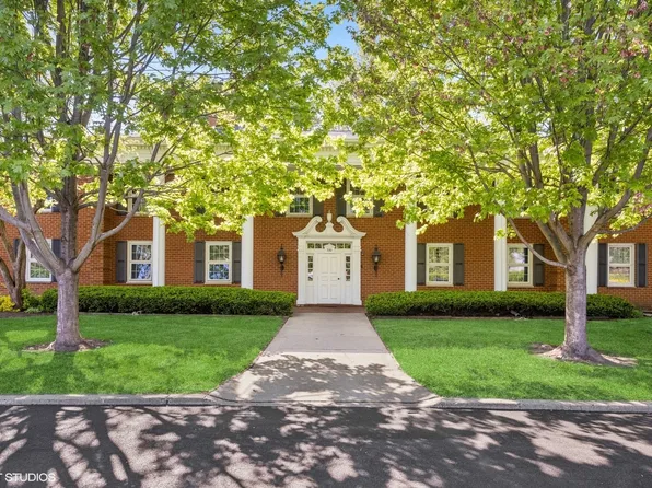 530 Devonshire Ln APT 12, Crystal Lake, IL 60014