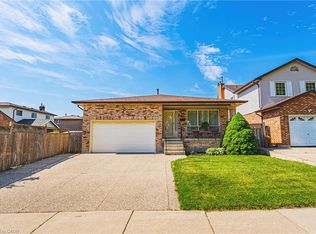 565 Stone Church Rd W, Hamilton, ON L9B 1A5
