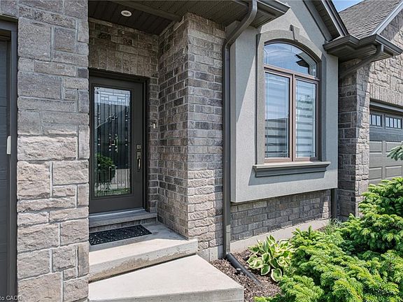 3rd image of 15 Winterberry Ln
