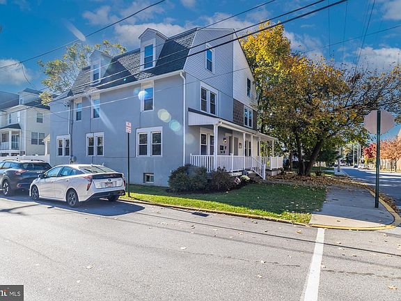 2nd image of 344 E Barnard St