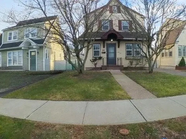 44 Tulip St, Bergenfield, NJ 07621