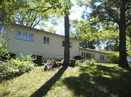 2nd image of 124 Murray Dr