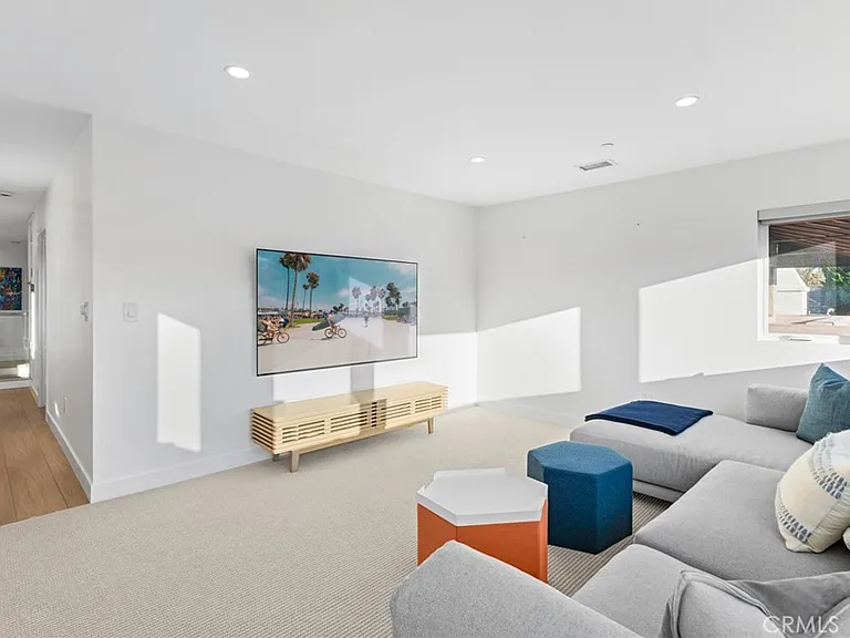 1576 E Ocean Blvd — Photo 16