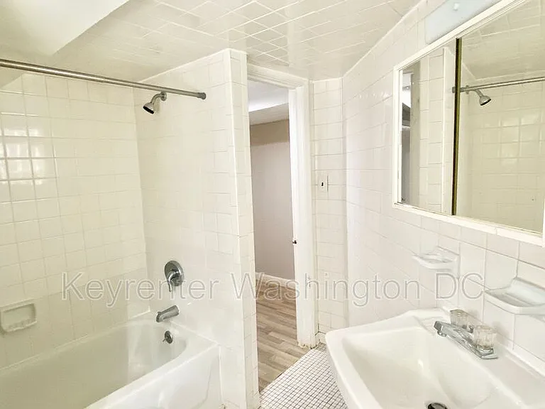 A 1351st St #NE ENGLISH BASEMENT — Photo 18