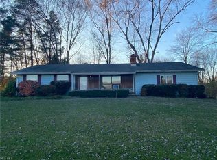 19108 Haskins Rd, Chagrin Falls, OH 44023