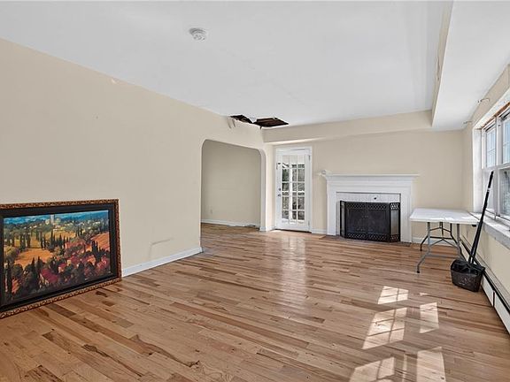 3rd image of 36 Brandon Rd