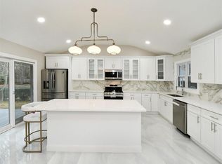 40 Gaymor Rd, Hauppauge, NY 11788