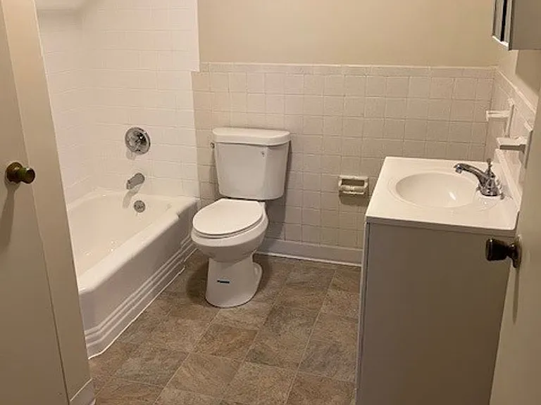 Pondview Apartments — Photo 11