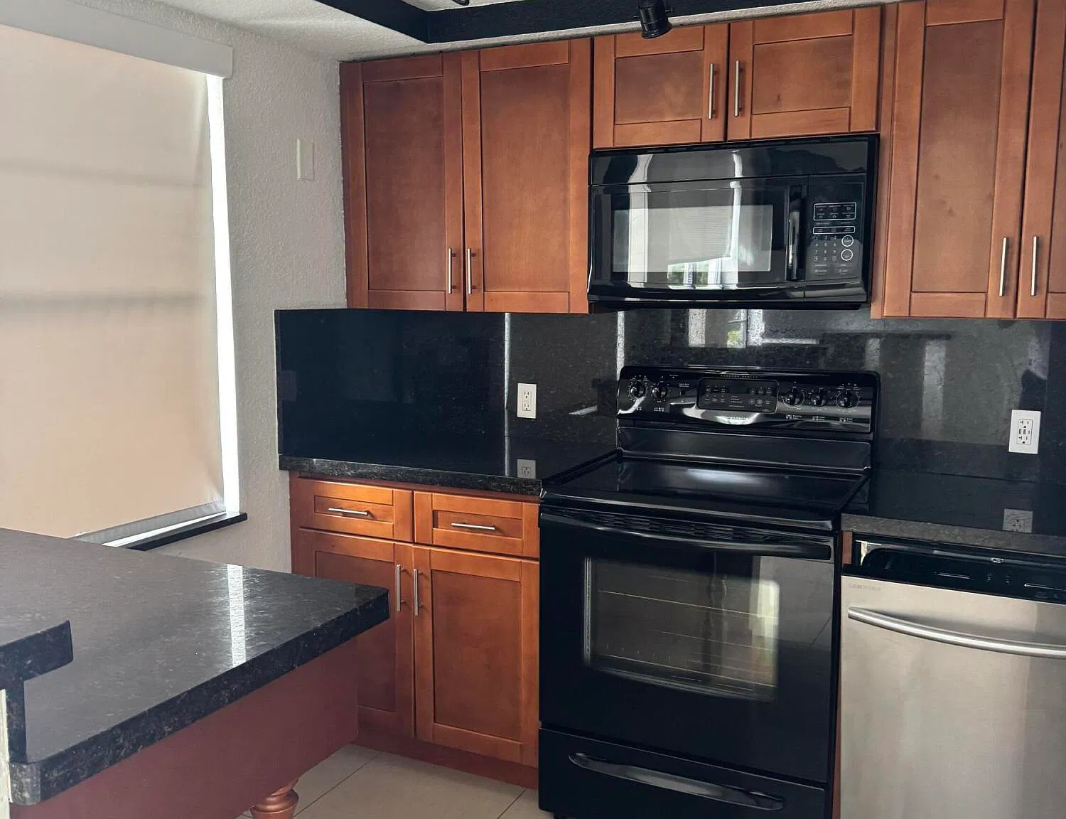 2 bed, 1.0 bath, 710 sqft, $1,895 — Photo 1