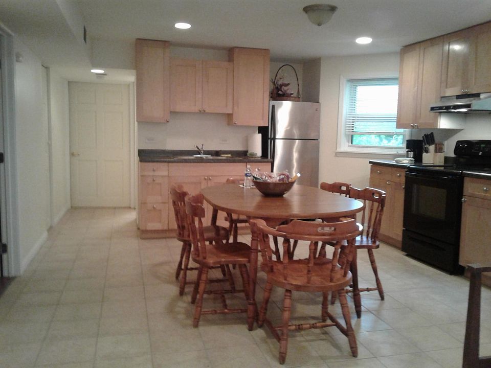 1st image of 4831 W Barry Ave #G-1