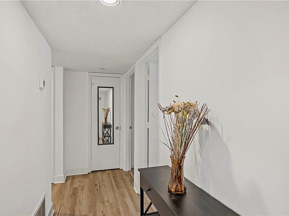 3rd image of 2223 Runnymead Rdg SE