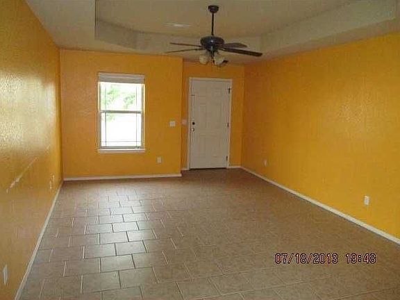 3rd image of 609 E Bonnie Ln