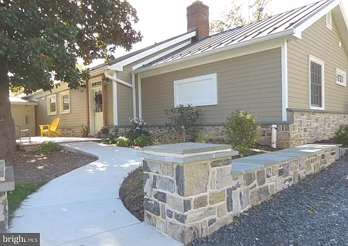 18 Huntingdon Ln Photo 1