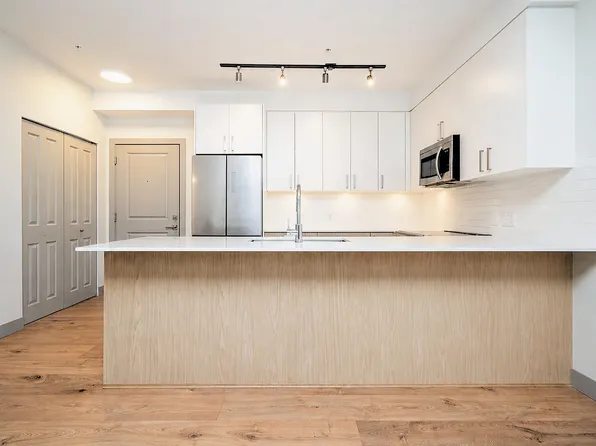 6968 Royal Oak Ave #210, Burnaby, BC V5J 4J2