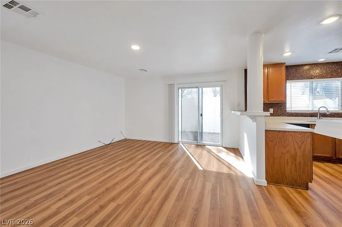 4 bed, 2.5 bath, 1511 sqft, $1,995 — Photo 3