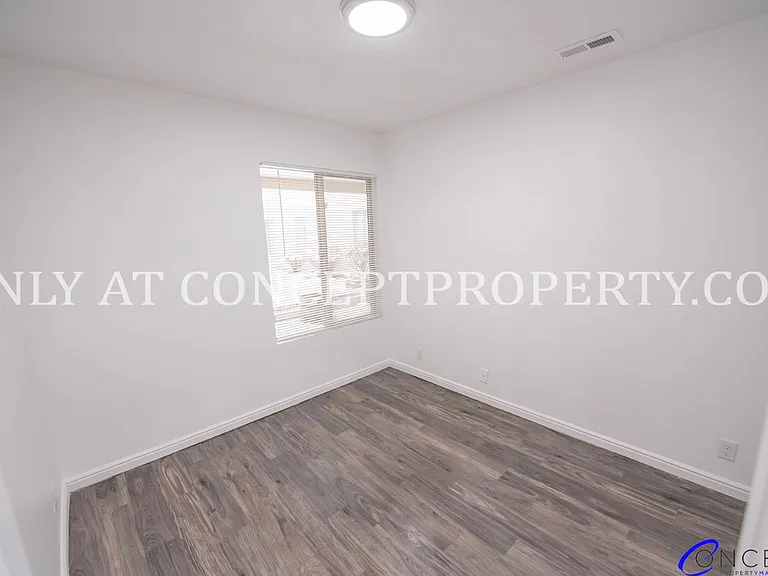 Foothill Terrace — Photo 301
