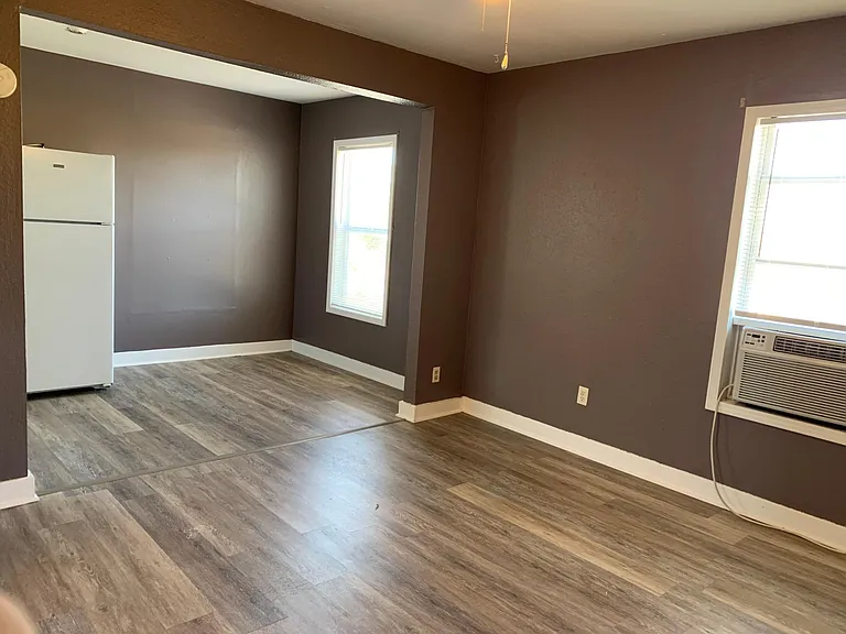 107 E Highland Blvd — Photo 2
