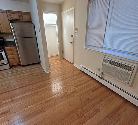 3rd image of 4056 N California Ave