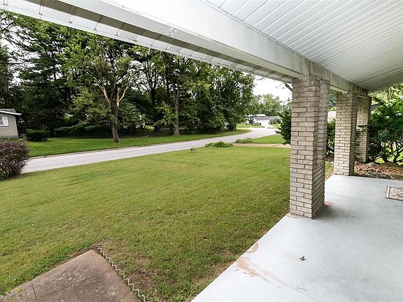 3rd image of 2525 Rigsby Dr