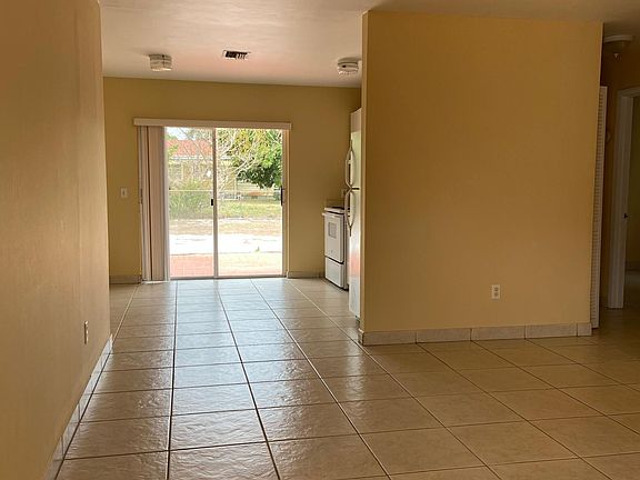 5th image of 717 Dobbins St