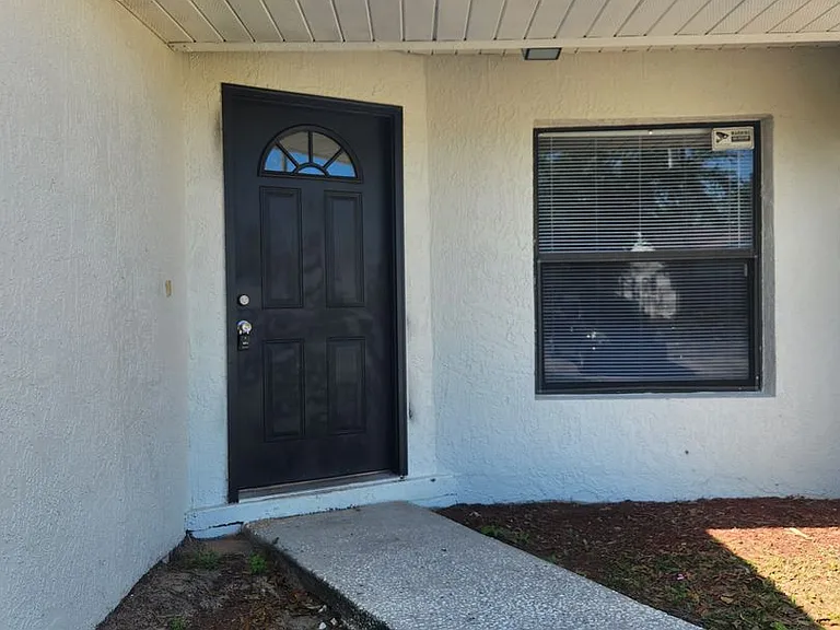 661 N Delmonte Ct — Photo 2
