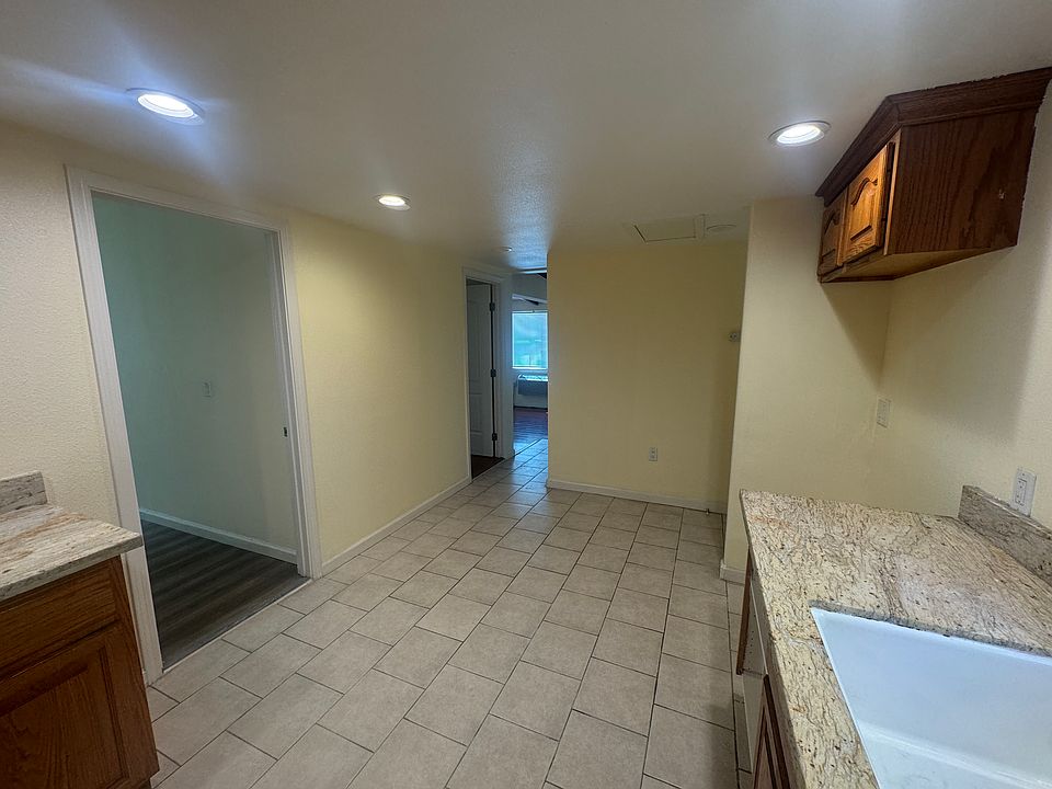 1st image of 5729 Camellia Ave #B