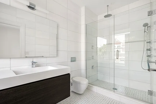 Sold by Compass | media 21