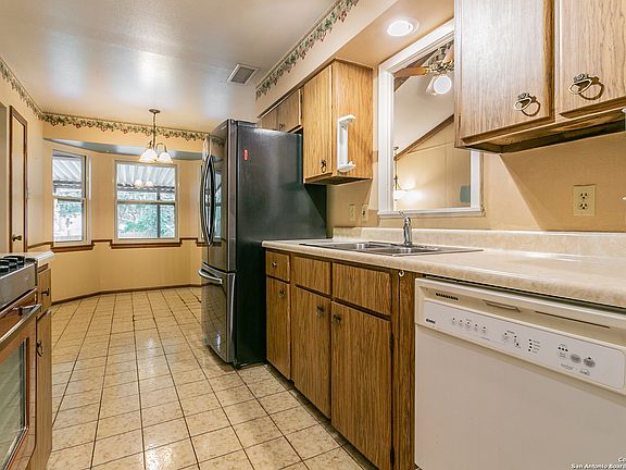 5th image of 6010 Forest Bend