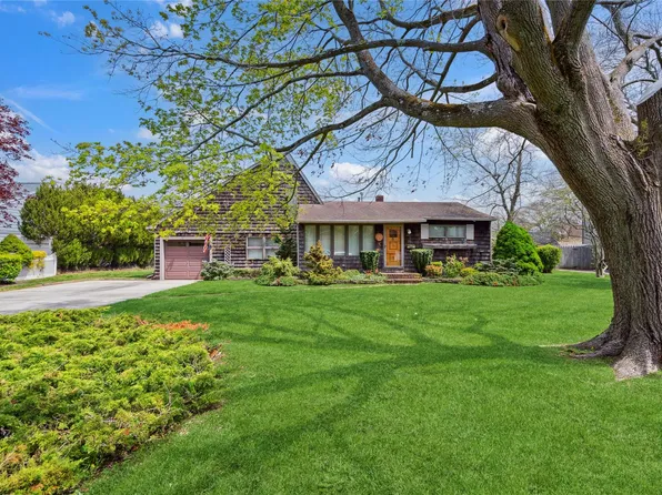 211 Bay Avenue, Bayport, NY 11705