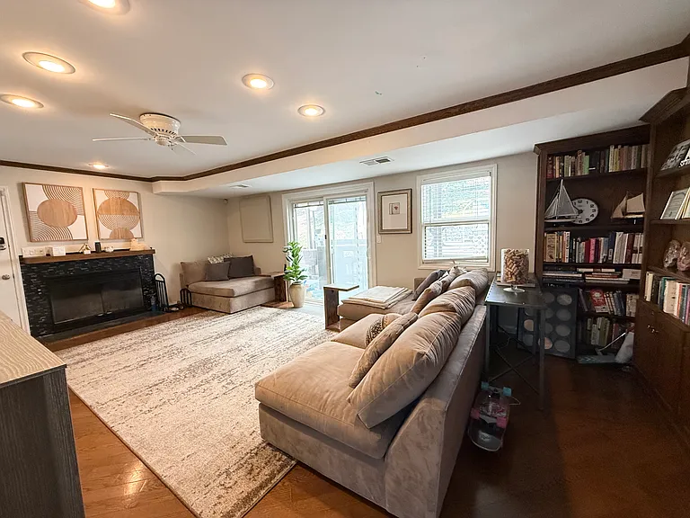 1087 Pleasant Valley Way — Photo 14