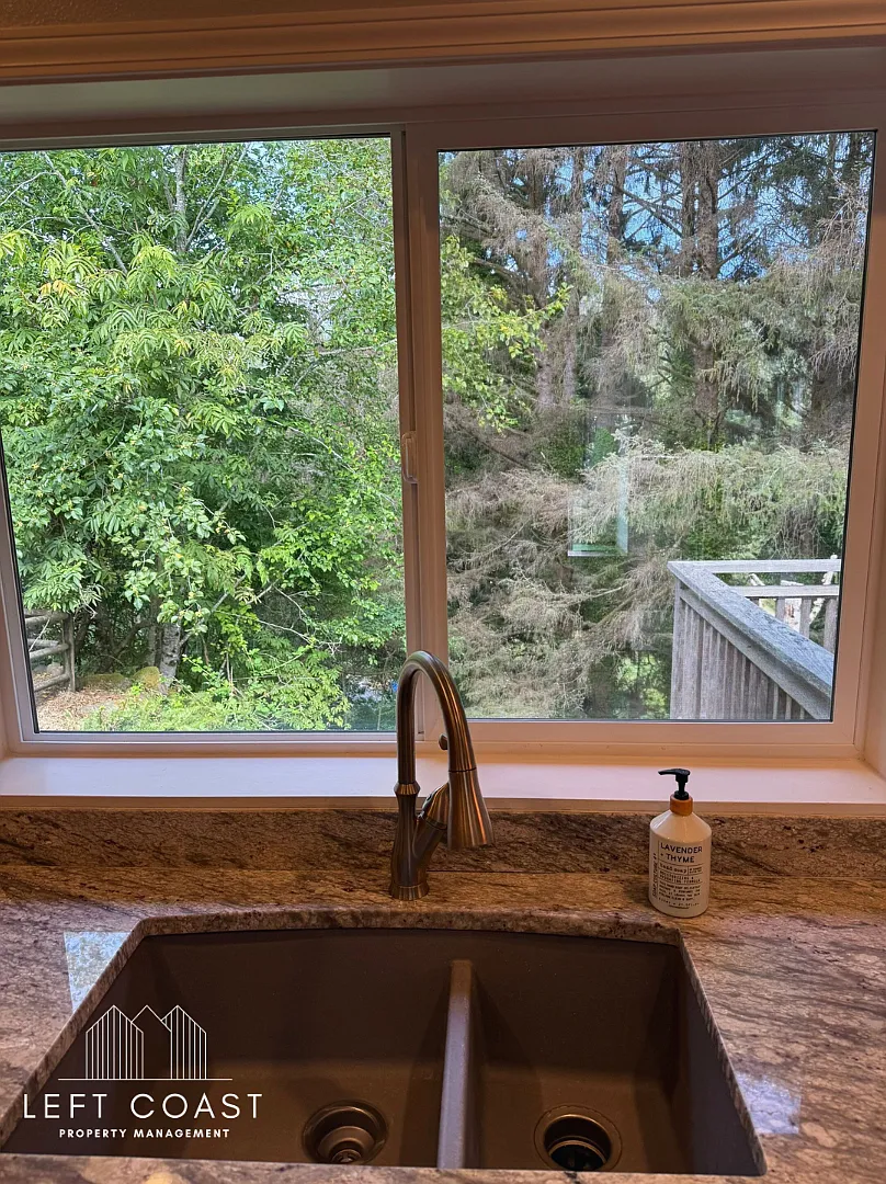 6106 Northeast Oar Drive - 1 — Photo 4