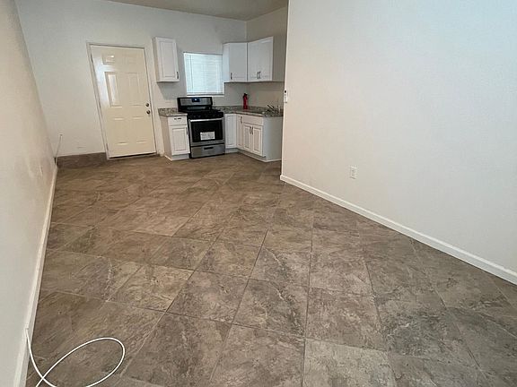 4th image of 624 Lancer Ln #1
