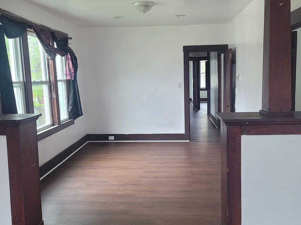 1st image of 27 Victory Ave Floor 2