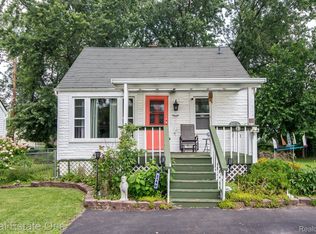 3140 Kenrick St, Keego Harbor, MI 48320