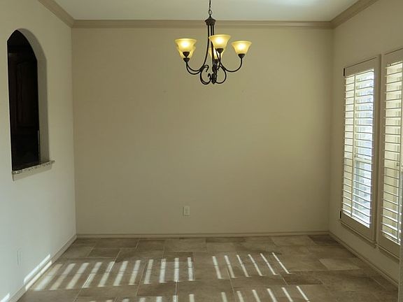5th image of 5010 Preston Dr