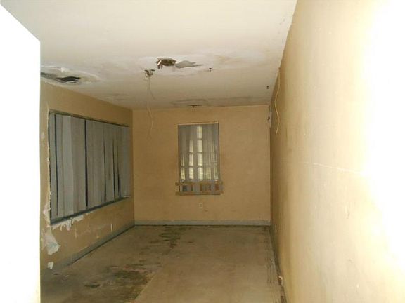 3rd image of 2635 NE 205th St